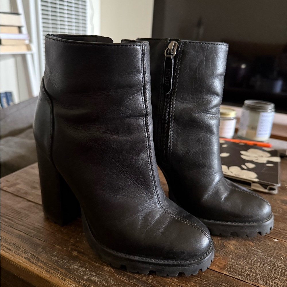 SCHUTZ NANDY Black Leather Ankle Boots
